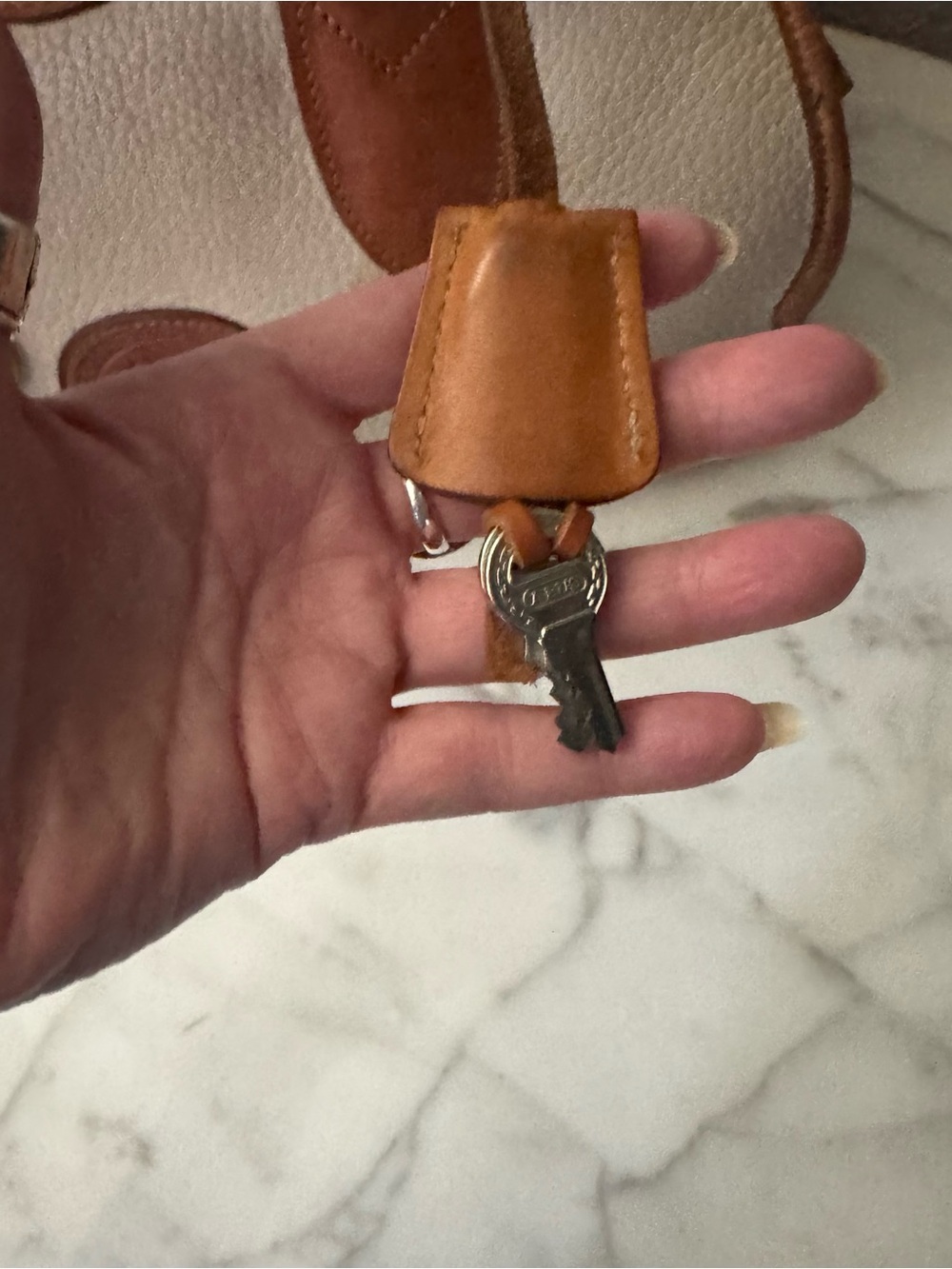 Dooney&Burke 80’s Gladstone All weather Cream& British Tan Leather Trim Lock&Key - Picture 15 of 15